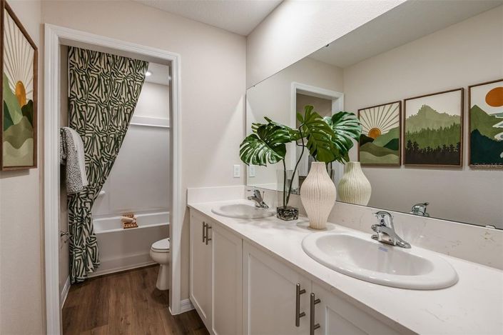 Image No.17-4 Bed Townhouse for sale