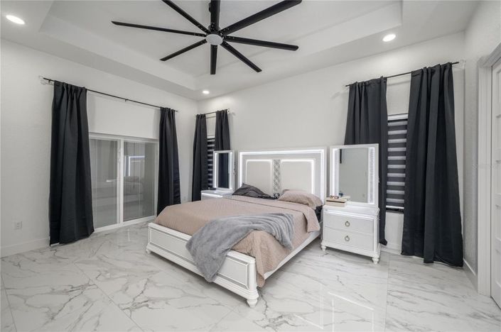 Image No.18-4 Bed House for sale