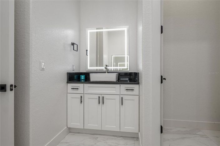 Image No.19-4 Bed House for sale