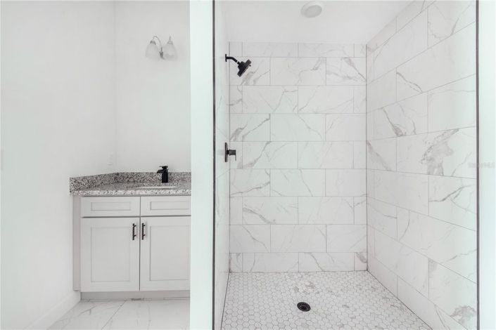 Image No.17-4 Bed House for sale