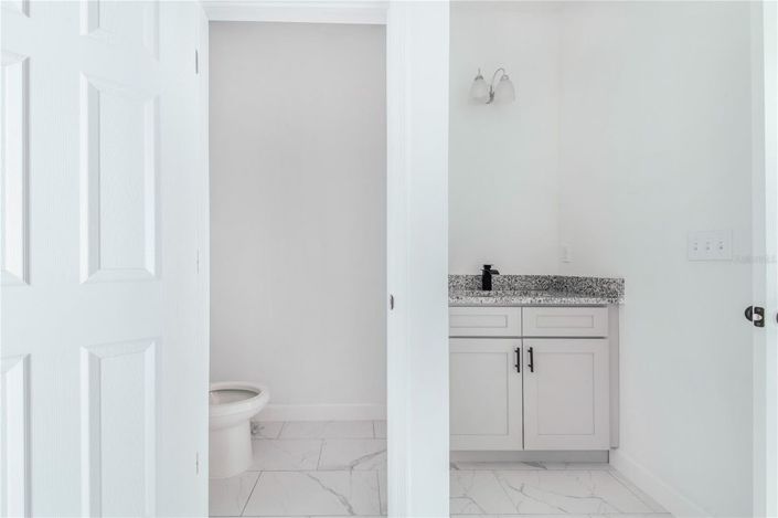 Image No.18-4 Bed House for sale