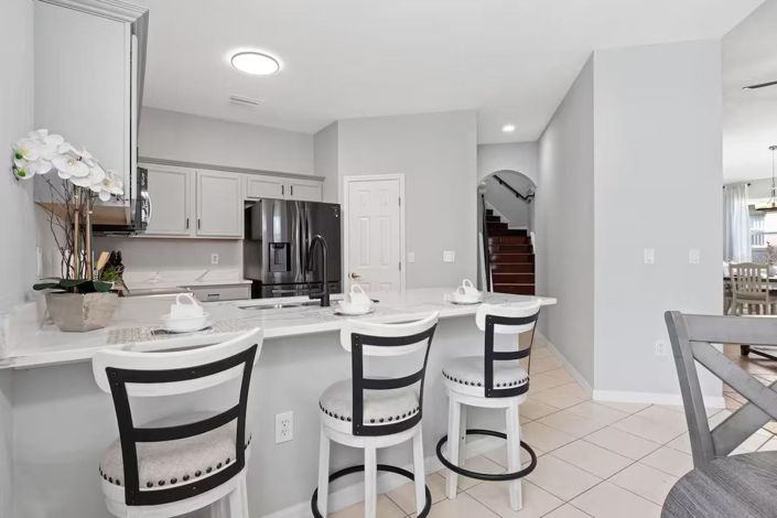 Image No.8-5 Bed House for sale