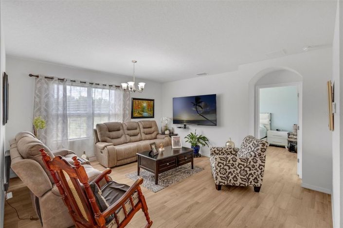 Image No.8-4 Bed House for sale