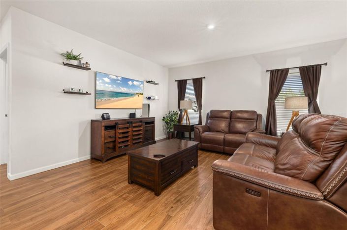 Image No.6-3 Bed House for sale