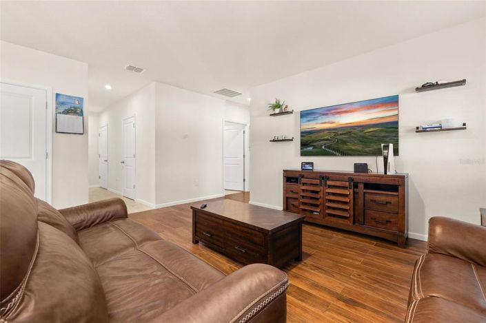 Image No.8-3 Bed House for sale