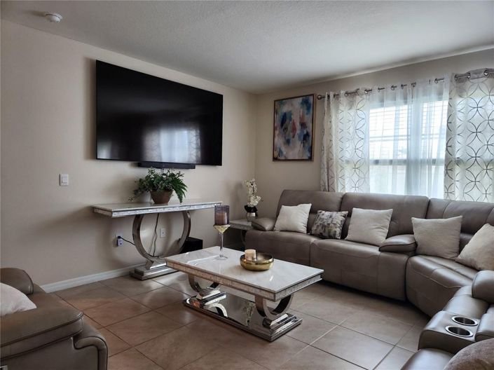 Image No.4-5 Bed House for sale