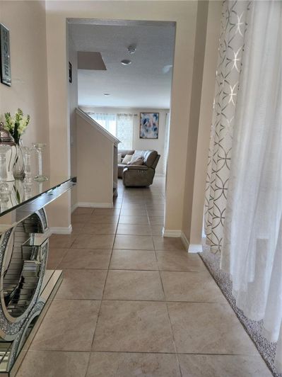 Image No.7-5 Bed House for sale