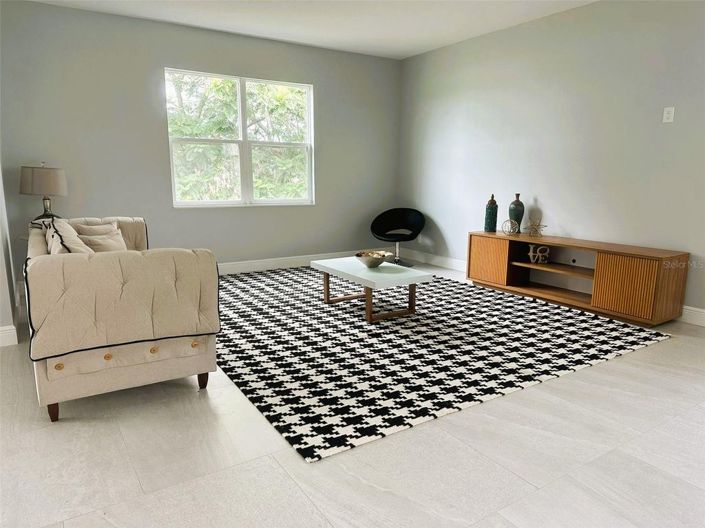 Image No.10-4 Bed House for sale