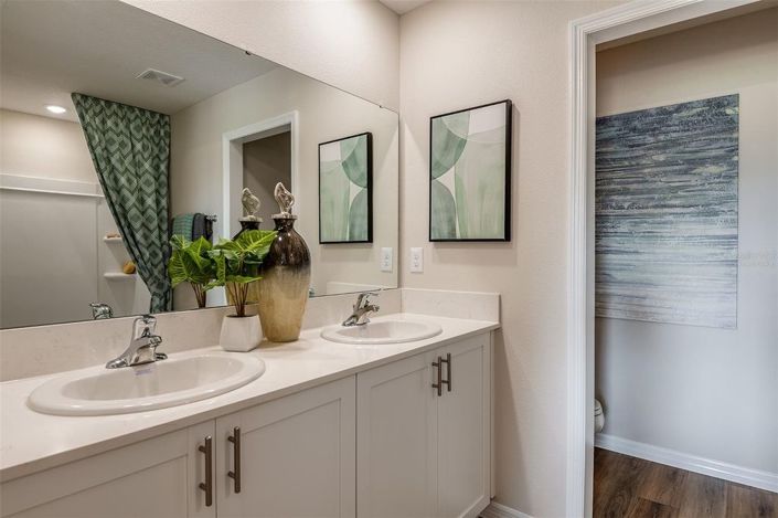 Image No.15-4 Bed Townhouse for sale