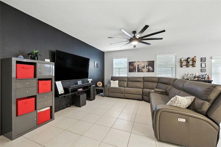 Image No.11-3 Bed House for sale