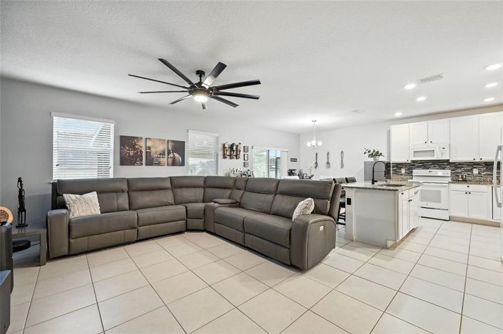 Image No.10-3 Bed House for sale