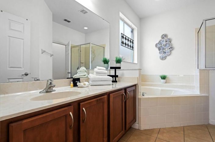 Image No.32-6 Bed House for sale