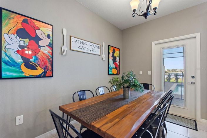 Image No.19-5 Bed Townhouse for sale