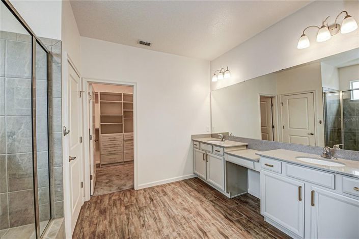 Image No.16-4 Bed House for sale