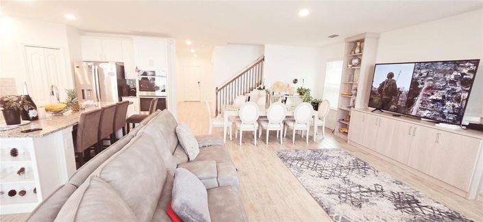 Image No.8-5 Bed House for sale