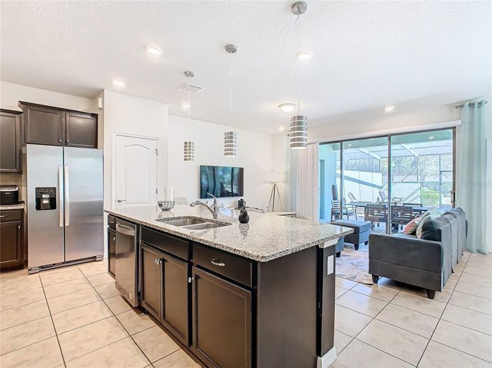 Image No.14-5 Bed Townhouse for sale