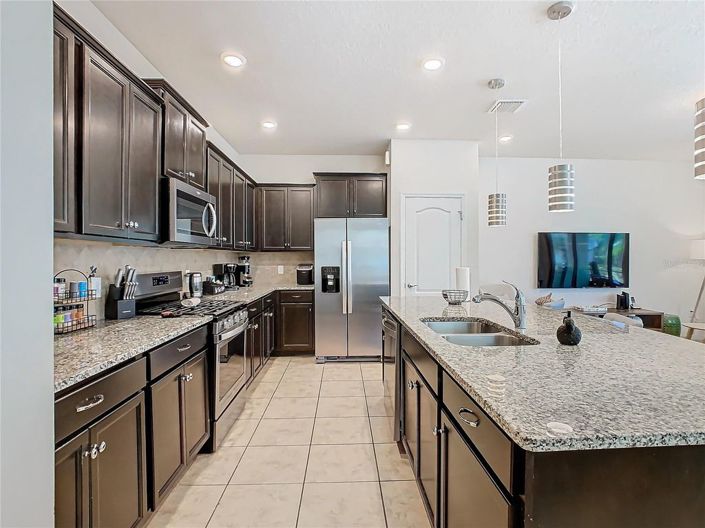 Image No.15-5 Bed Townhouse for sale