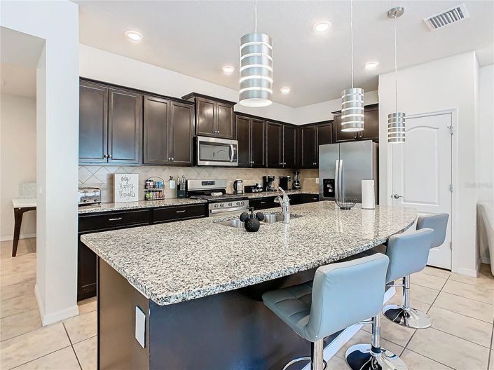 Image No.17-5 Bed Townhouse for sale