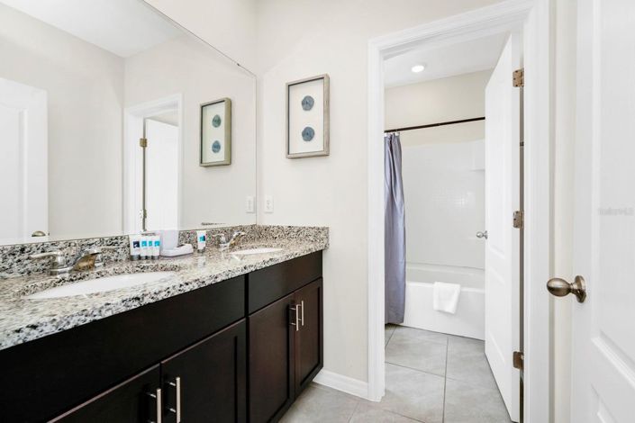 Image No.25-7 Bed House for sale