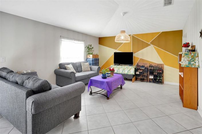 Image No.17-3 Bed House for sale