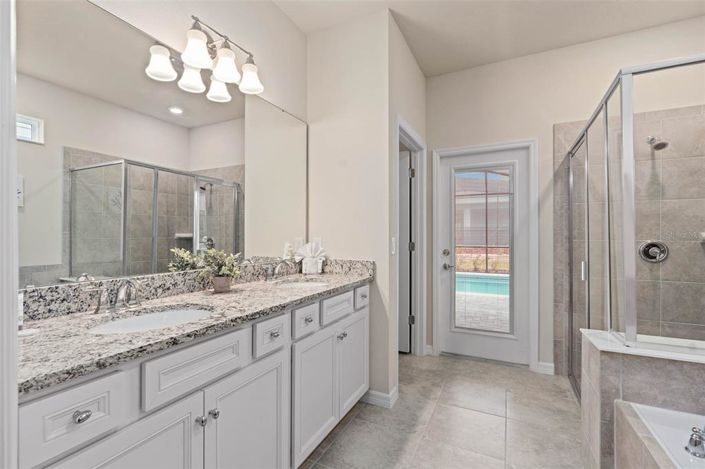 Image No.17-7 Bed House for sale