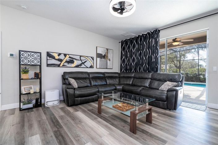 Image No.27-7 Bed House for sale