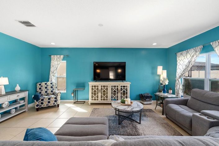 Image No.7-5 Bed House for sale