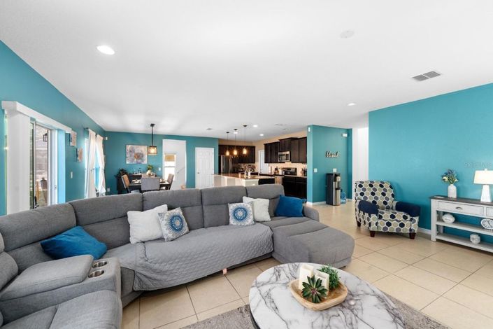 Image No.8-5 Bed House for sale