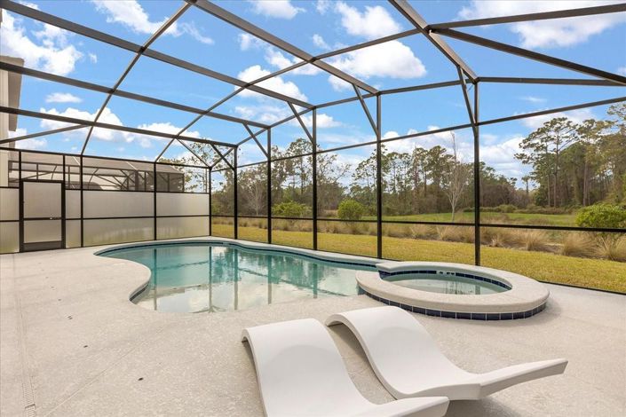 Image No.8-12 Bed House for sale