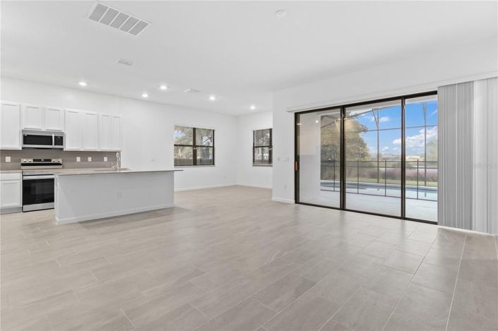 Image No.7-5 Bed House for sale