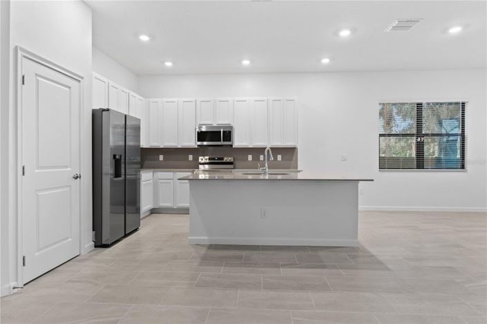 Image No.8-5 Bed House for sale