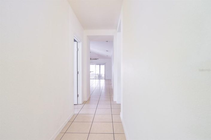 Image No.8-5 Bed House for sale