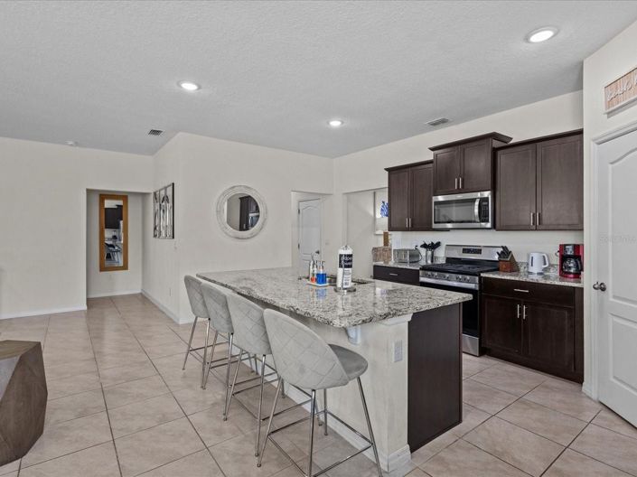 Image No.13-6 Bed House for sale