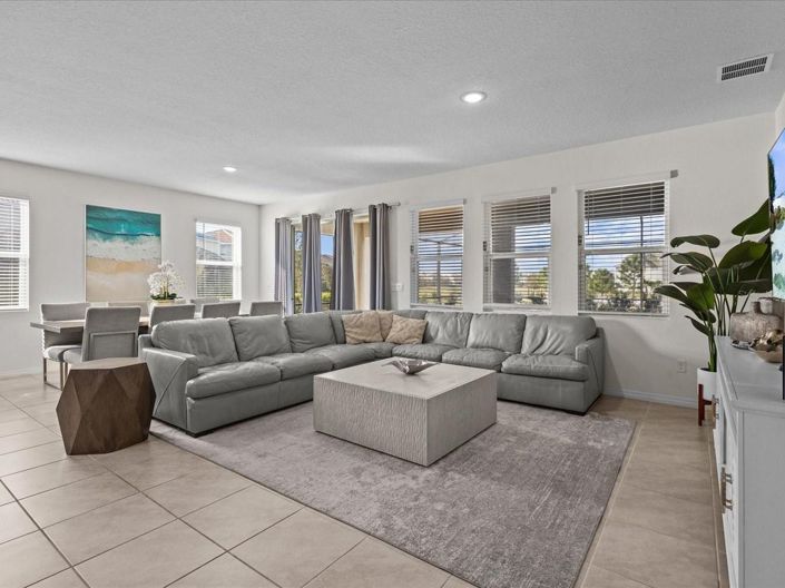 Image No.6-6 Bed House for sale