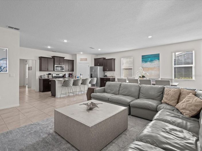 Image No.7-6 Bed House for sale