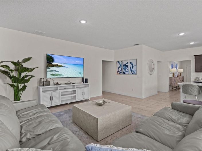 Image No.9-6 Bed House for sale