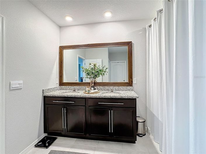 Image No.28-4 Bed House for sale