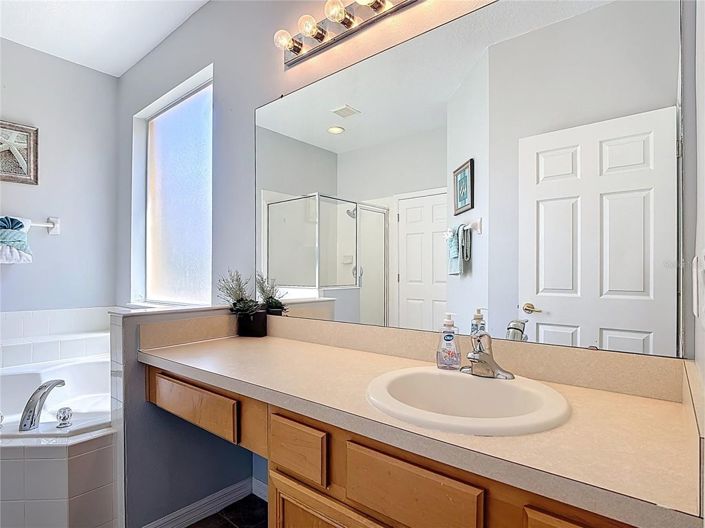 Image No.38-6 Bed House for sale