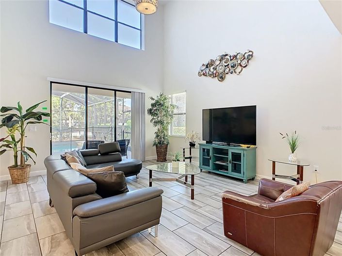 Image No.6-5 Bed House for sale