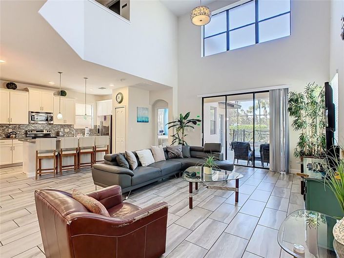 Image No.7-5 Bed House for sale