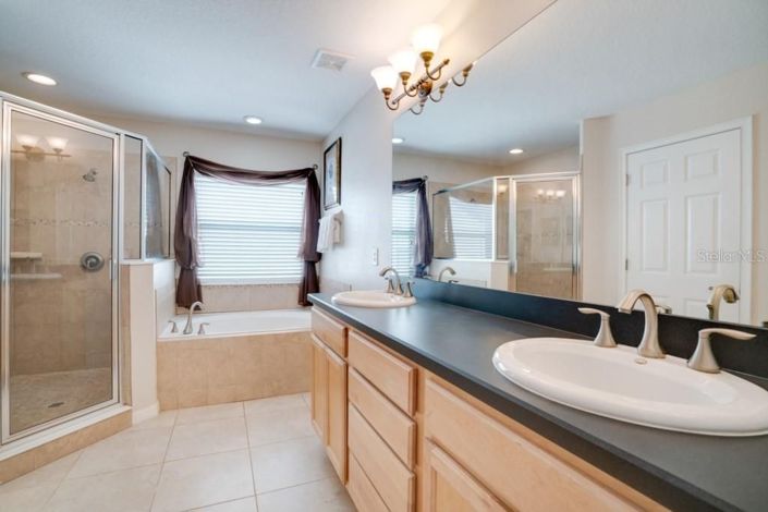 Image No.20-4 Bed House for sale