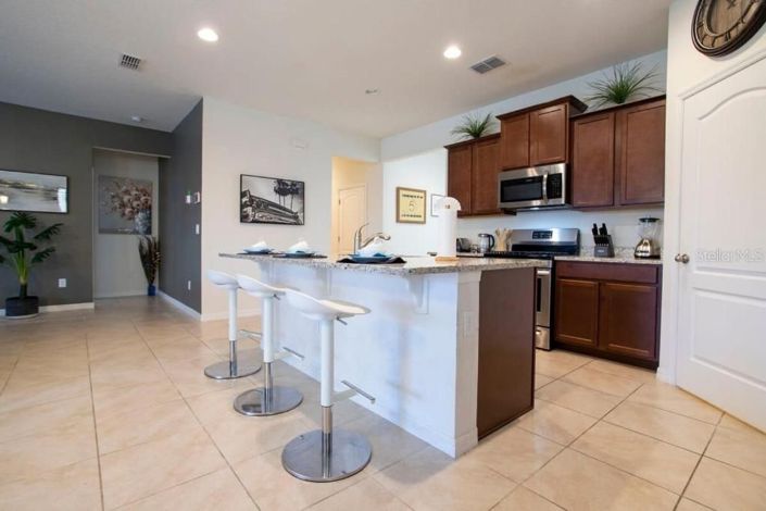 Image No.6-5 Bed House for sale