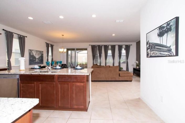 Image No.7-5 Bed House for sale