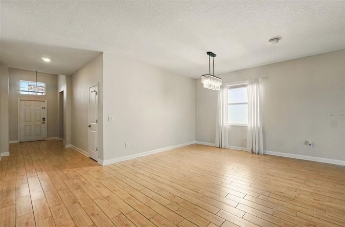 Image No.12-4 Bed House for sale