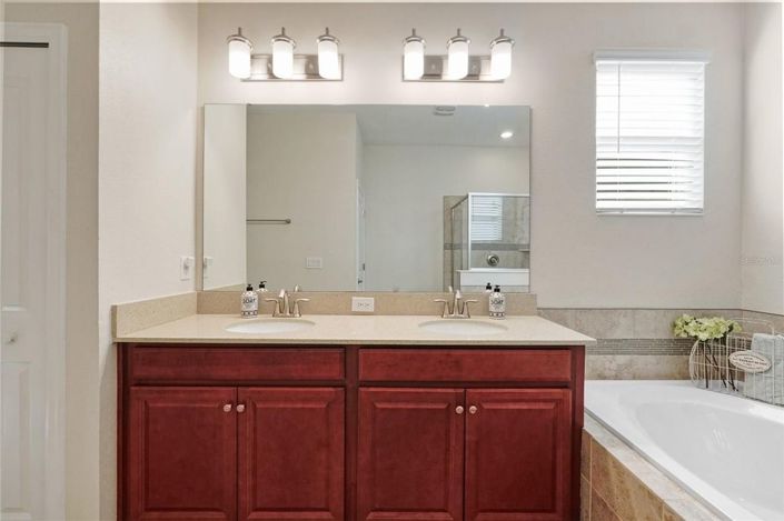 Image No.15-4 Bed House for sale