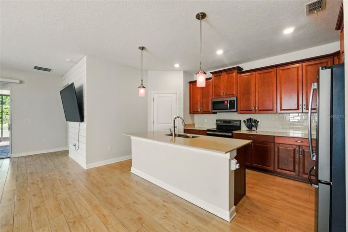 Image No.6-4 Bed House for sale