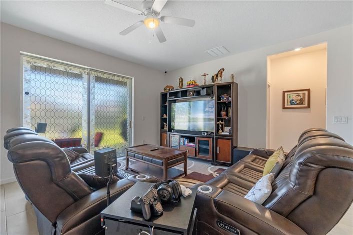 Image No.10-4 Bed House for sale