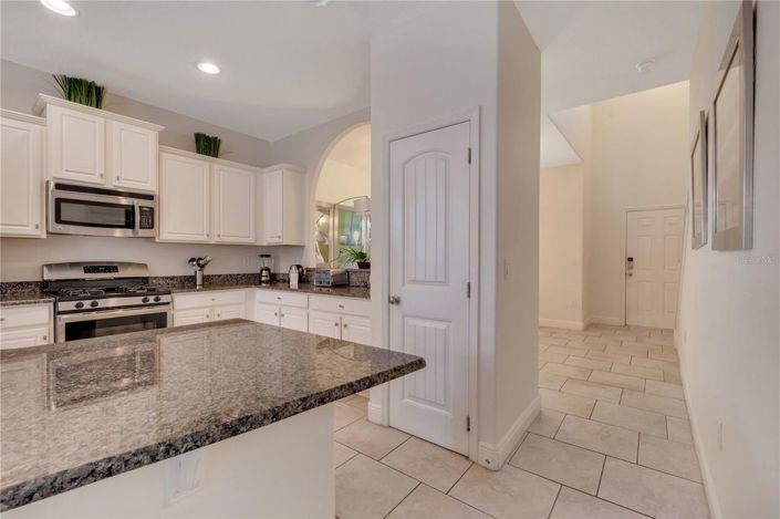 Image No.14-6 Bed House for sale