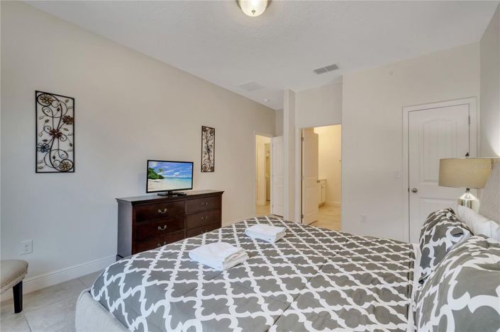 Image No.26-6 Bed House for sale