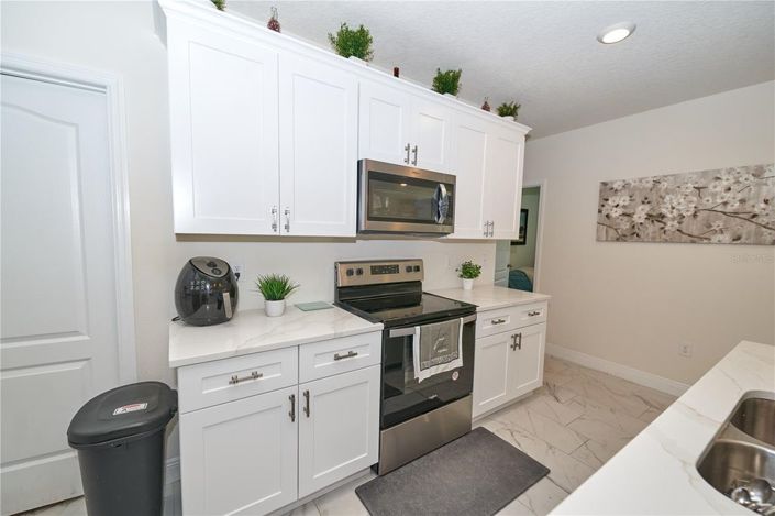 Image No.19-5 Bed House for sale